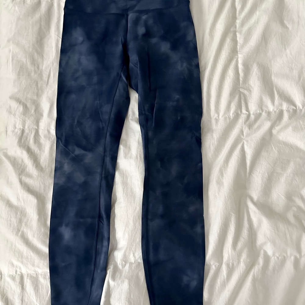 Lululemon Women’s Blue Tie-Dye Leggings